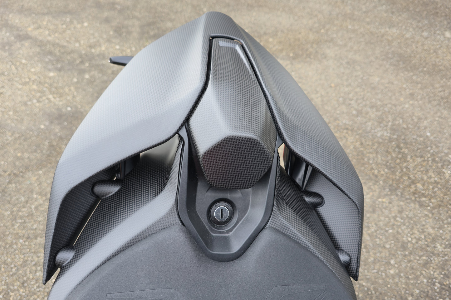Duoseatcover met rugsteun mat carbon Ducati Panigale V4 (2025+)