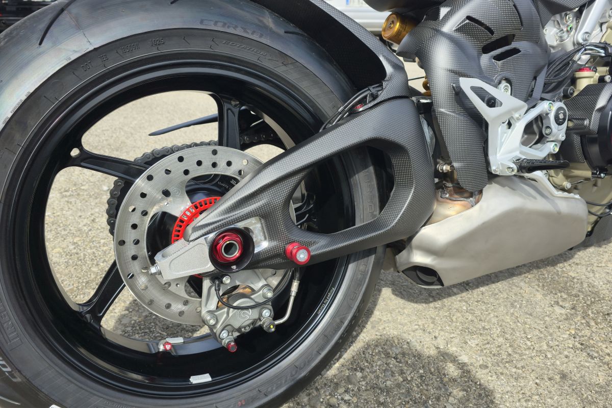 Carbon swingarm covers links en rechts – Ducati Panigale V4 (2027+)