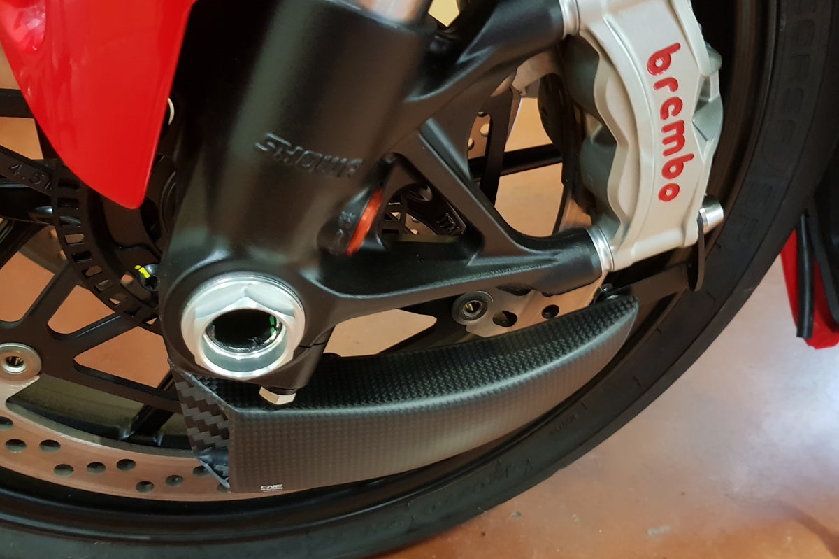 GP Remklauw koeling luchtgeleider set carbon Ducati Panigale 1299 S (2015-2017) mat carbon gemonteerd op Ducati Streetfighter ter voorbeeld